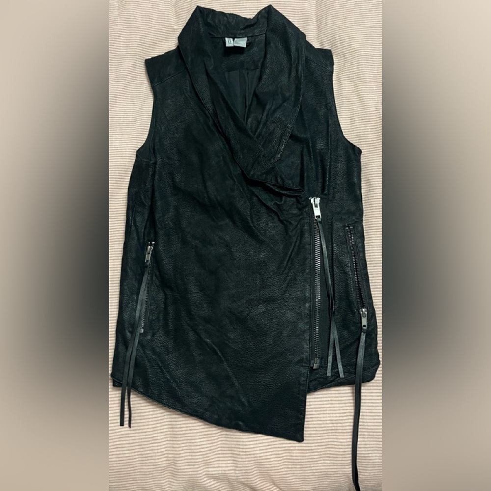 Divided Black Sleeveless Vest